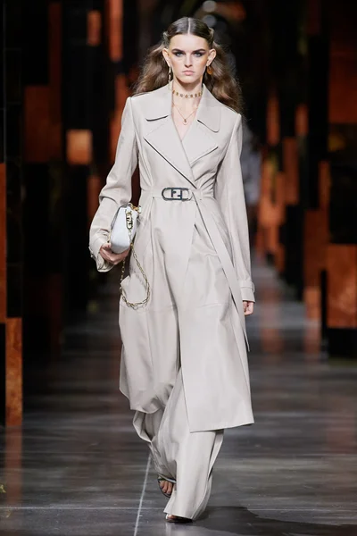 Look 13